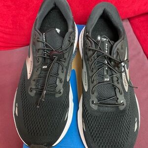 Brooks Adrenaline gts 23